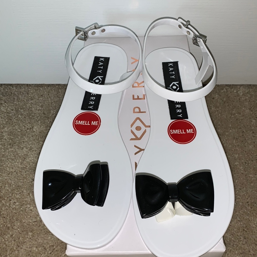 Katy Perry geli sandal size 9